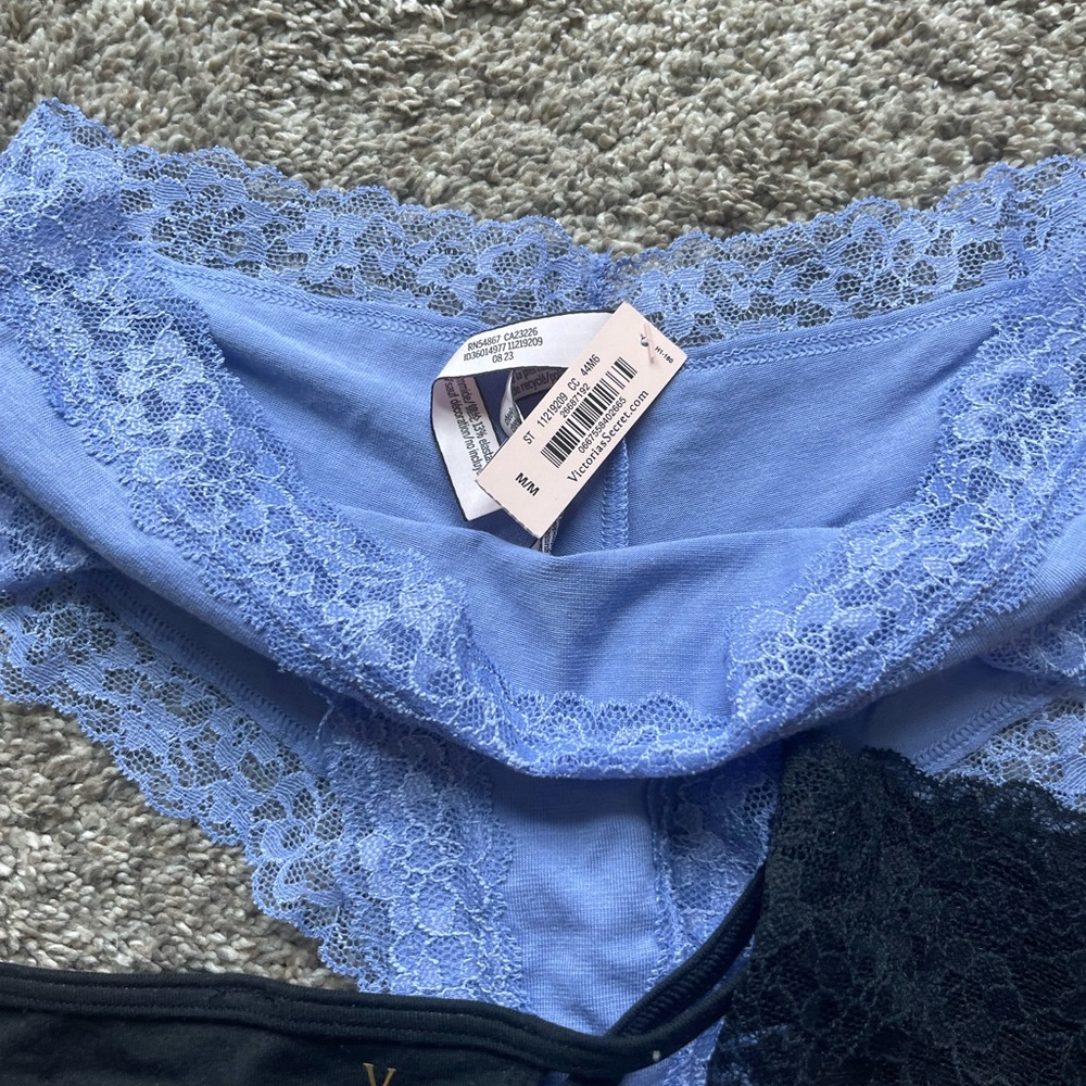 Victoria's Secret Panties set of 6 - Picture 3 of 8